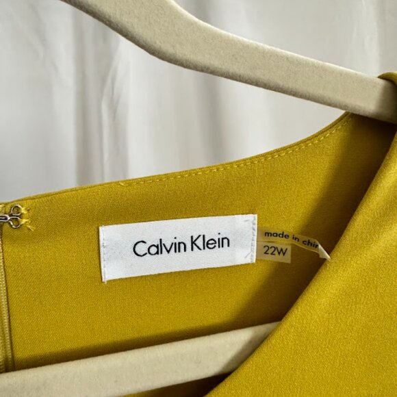 Calvin Klein Women's Plus 22W Chartreuse dress with pleated detail - Picture 4 of 9